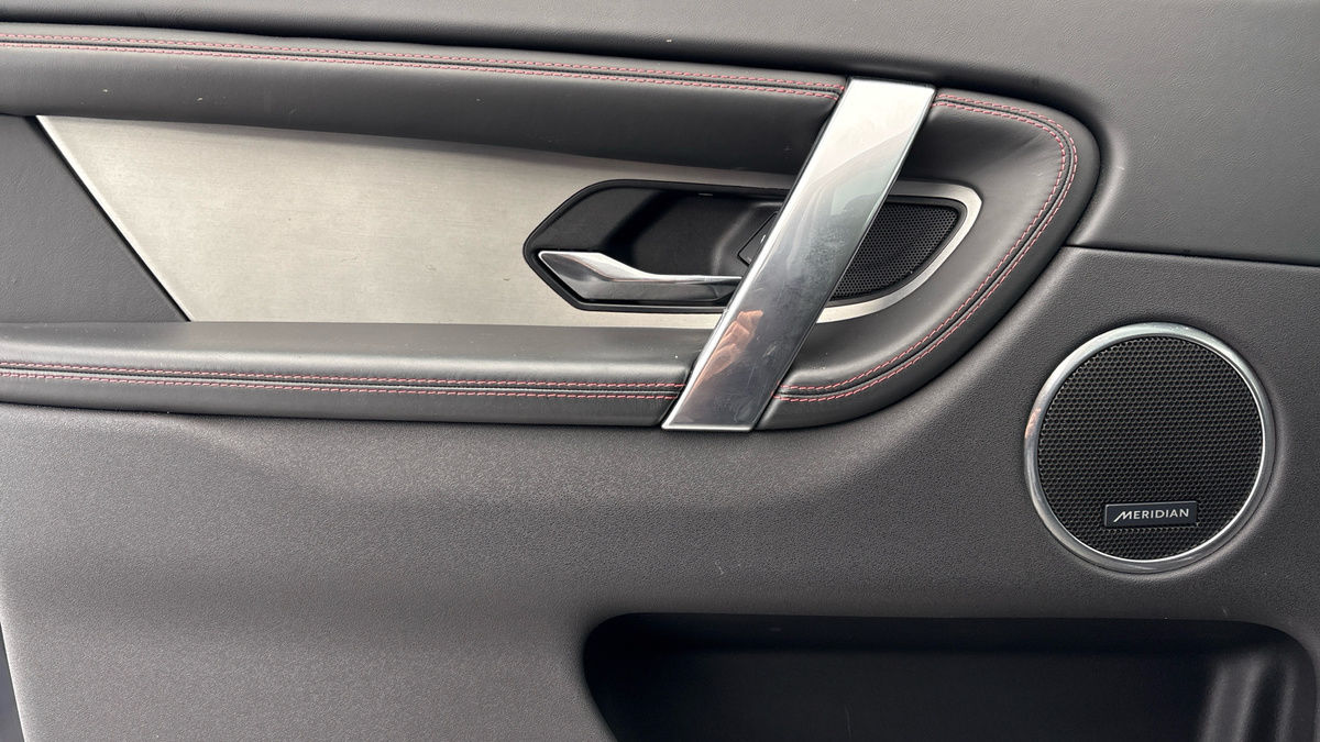 Land Rover Discovery Sport Image 19