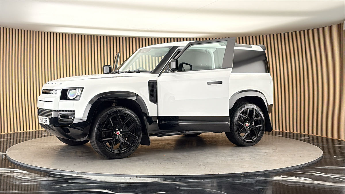 More views of Land Rover Defender 90