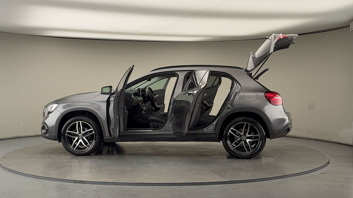 More views of Mercedes-Benz GLA