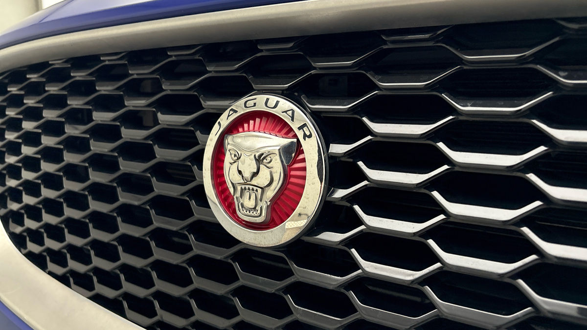 Jaguar E-PACE Image 24