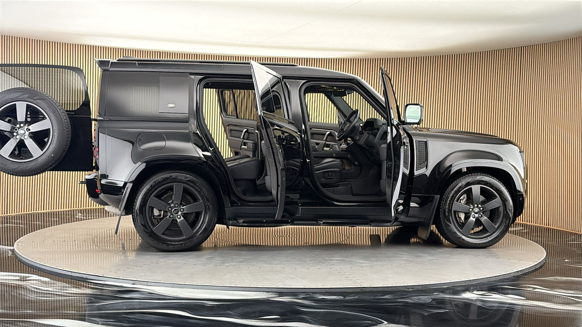 More views of Land Rover Defender 110