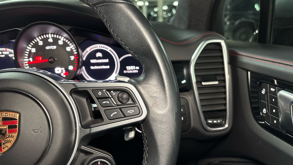 Porsche Cayenne Image 14