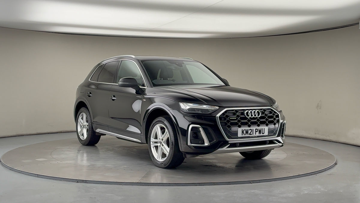 Audi Q5 Sticky Header Image