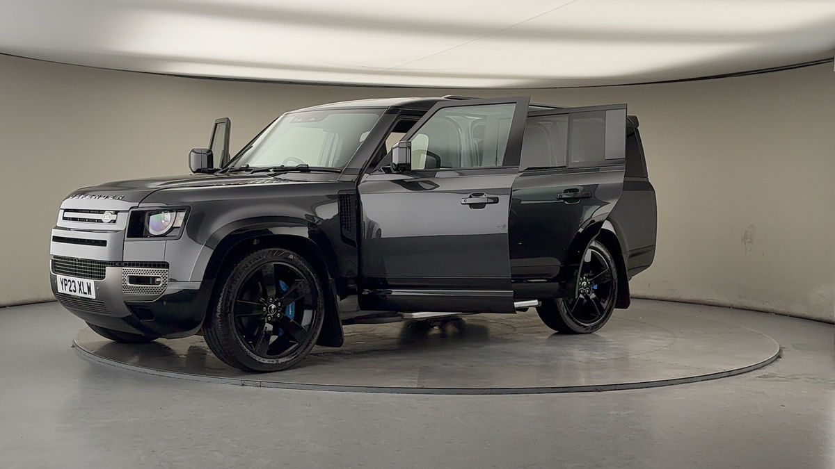 Land Rover Defender 130 Image 22