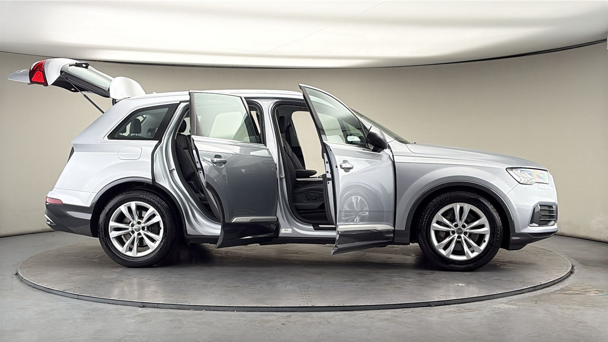 More views of Audi Q7