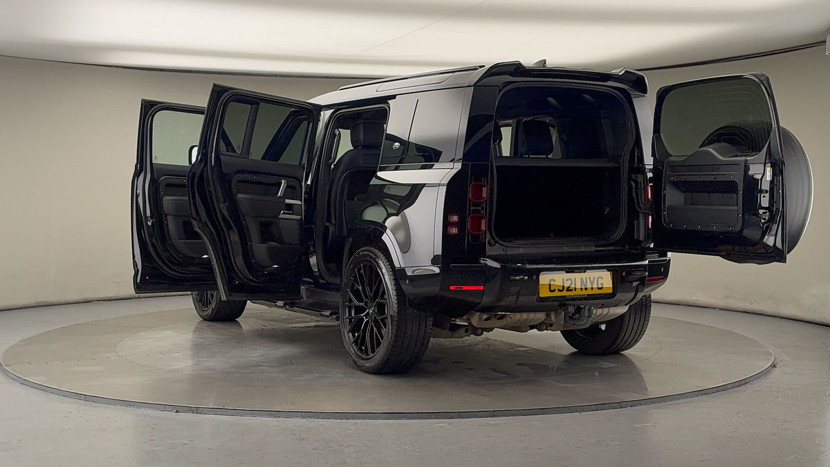 Land Rover Defender 110 Image 23