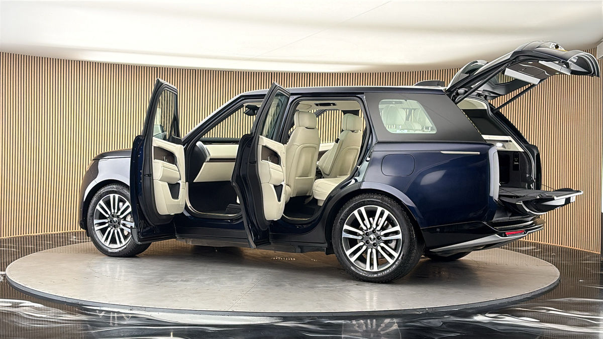 More views of Land Rover Range Rover