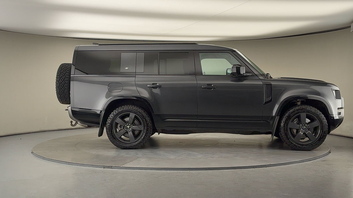 Land Rover Defender 130 Image 16