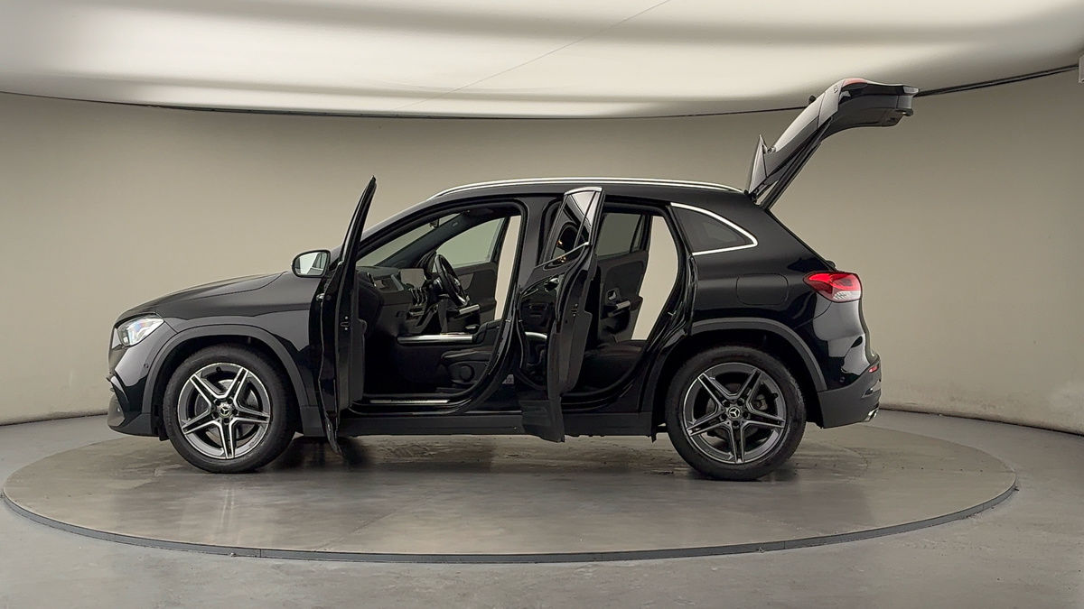 More views of Mercedes-Benz GLA