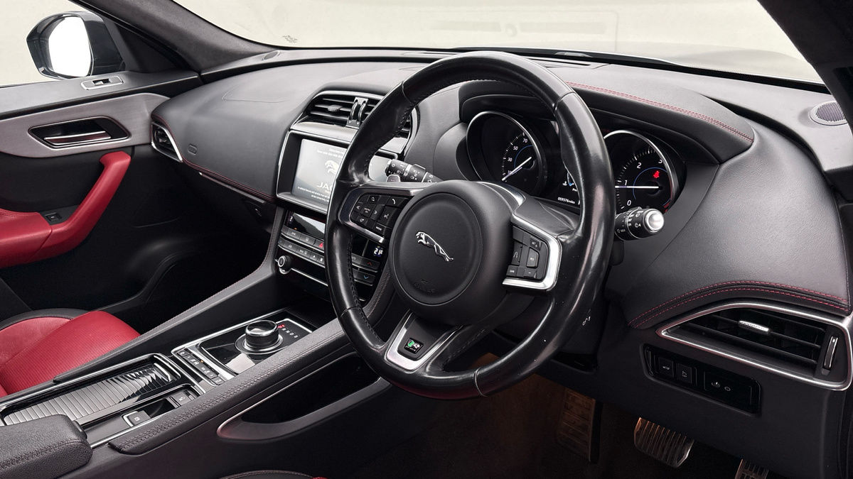 Jaguar F-PACE Image 5