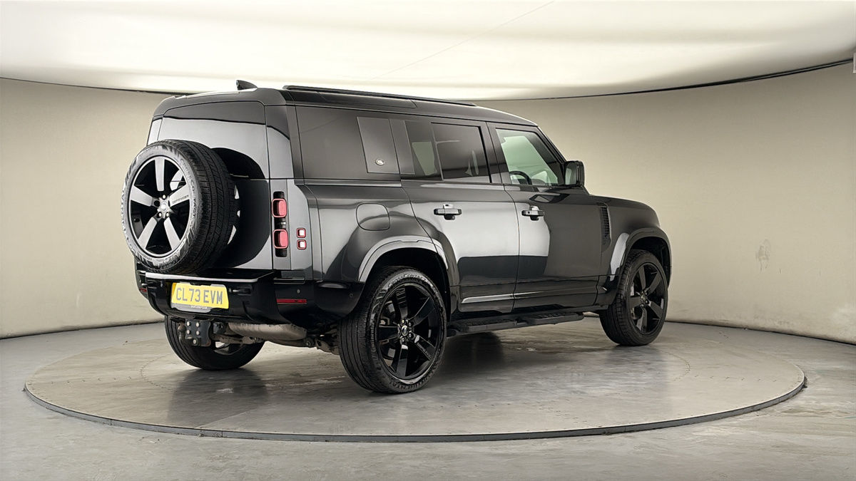 Land Rover Defender 110 Image 21