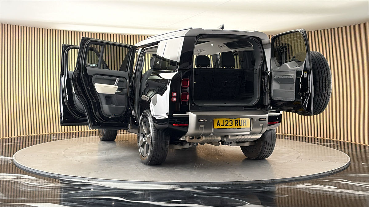 More views of Land Rover Defender 110