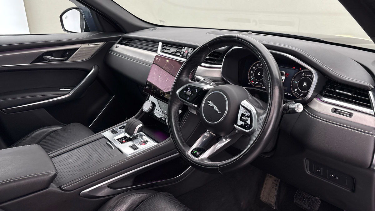 Jaguar F-PACE Image 5