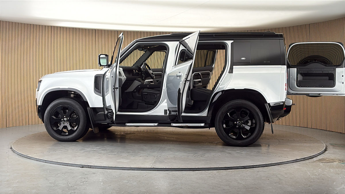 More views of Land Rover Defender 110