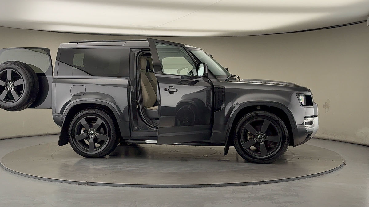 More views of Land Rover Defender 90