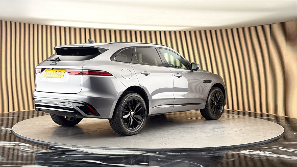 Jaguar F-PACE Image 21