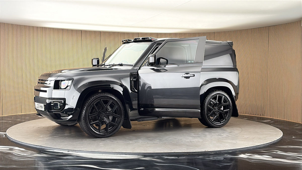 More views of Land Rover Defender 90