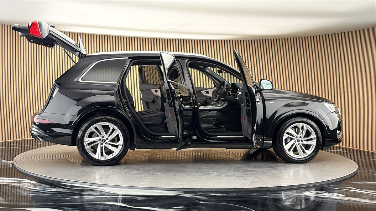 More views of Audi Q7