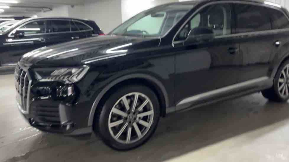 More views of Audi Q7
