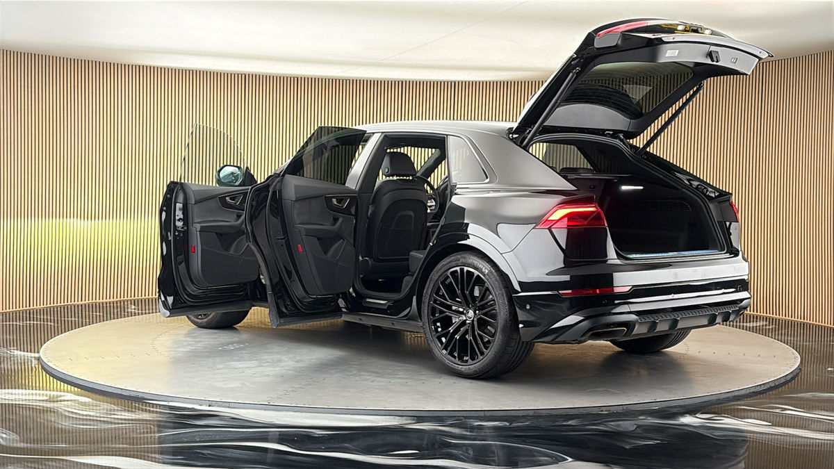 More views of Audi Q8