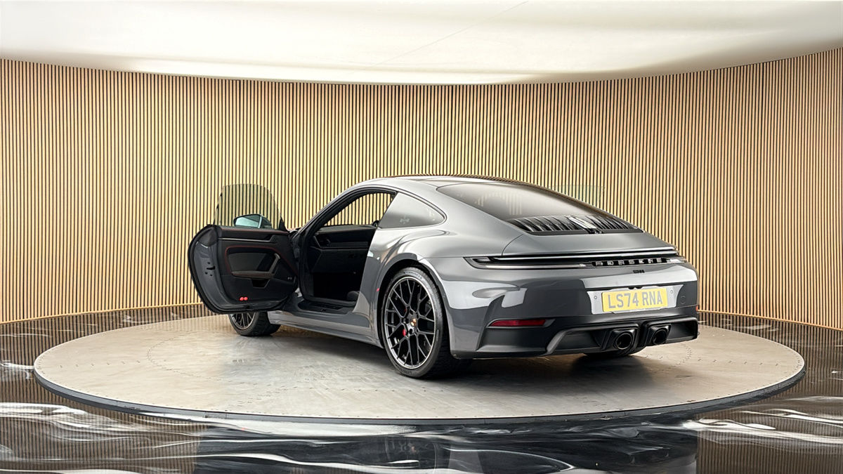 Porsche 911 Image 23