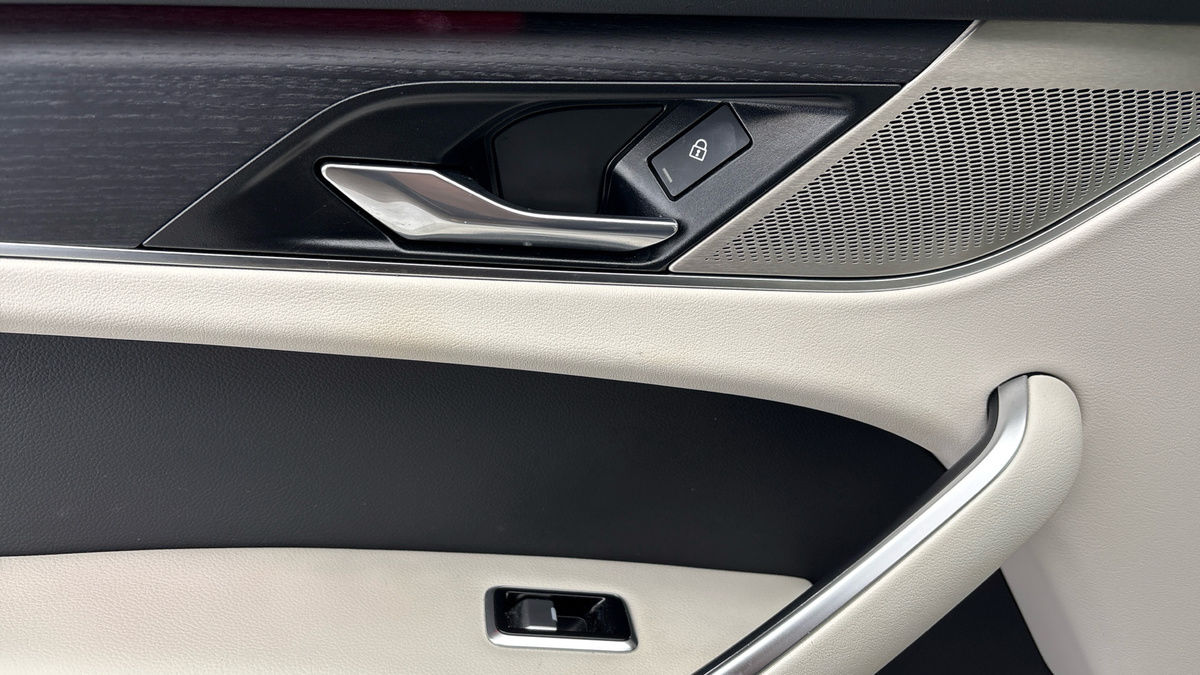 Jaguar F-PACE Image 19