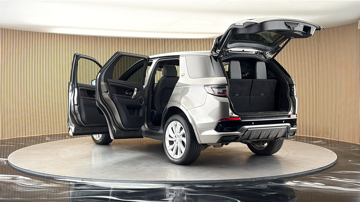 Land Rover Discovery Sport Image 23