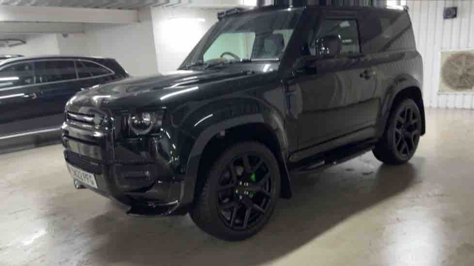 More views of Land Rover Defender 90