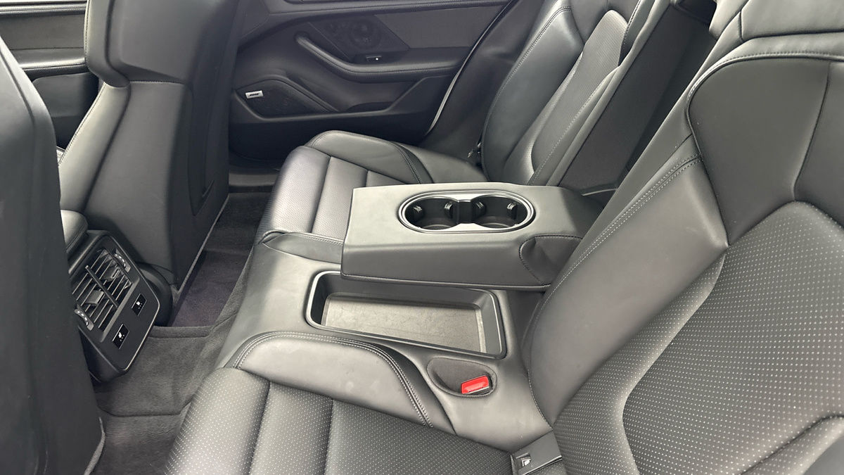 Porsche Taycan Image 10