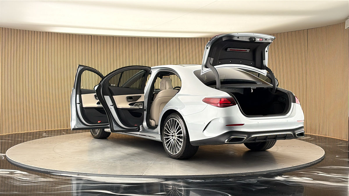 Mercedes-Benz E Class Image 23