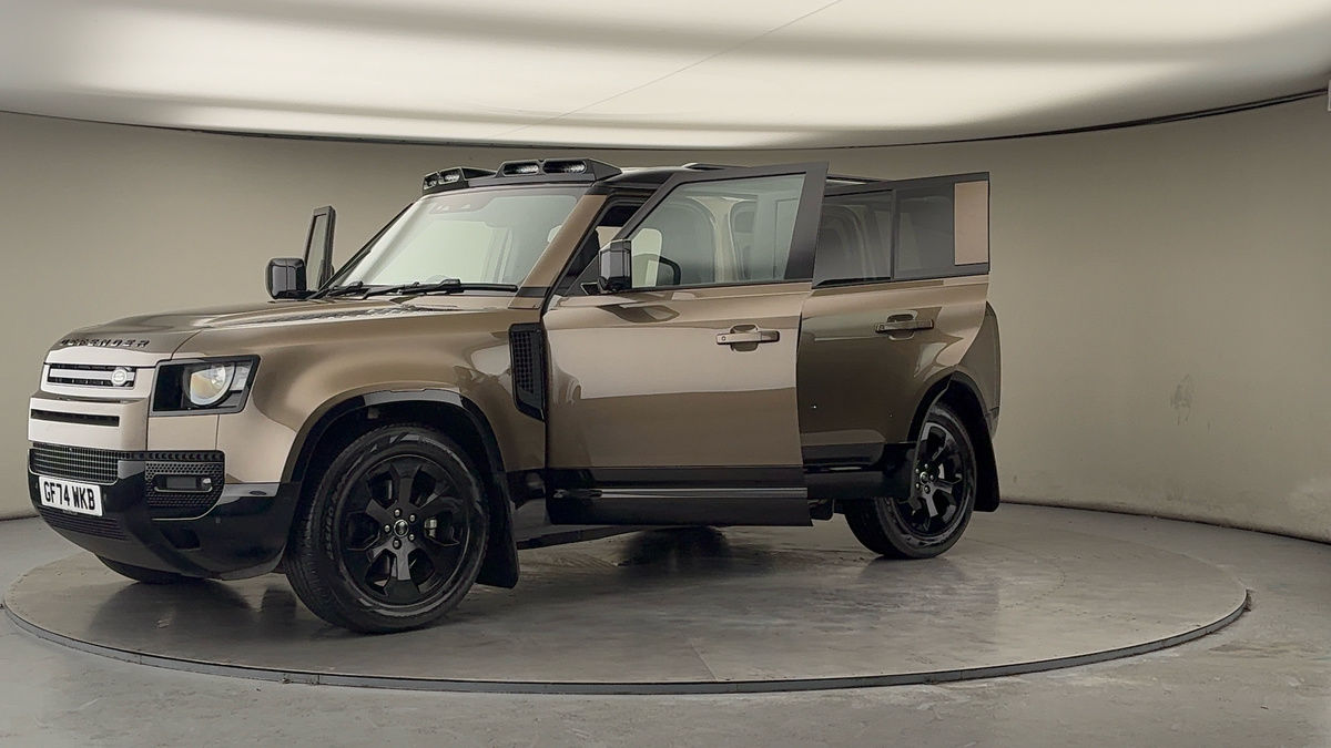 Land Rover Defender 110 Image 22