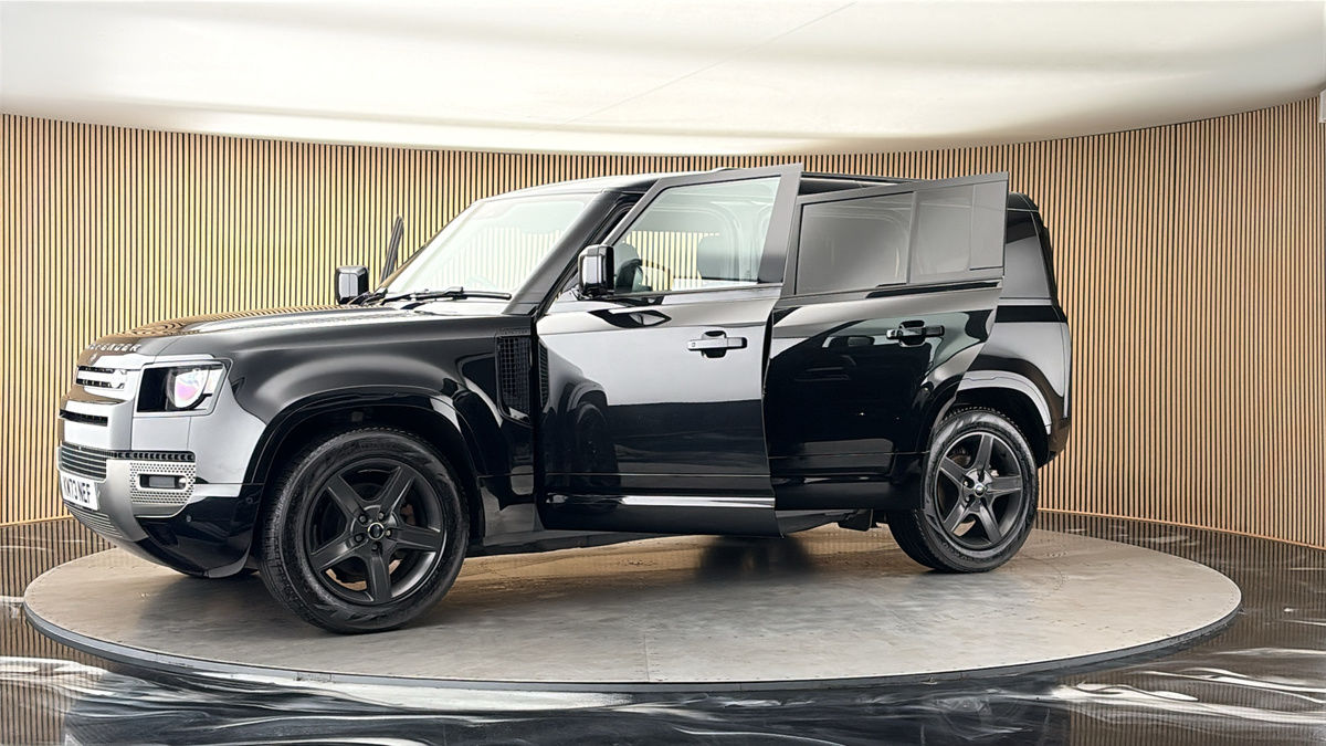 More views of Land Rover Defender 110