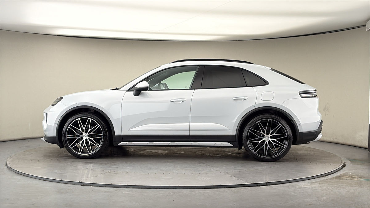 More views of Porsche Macan