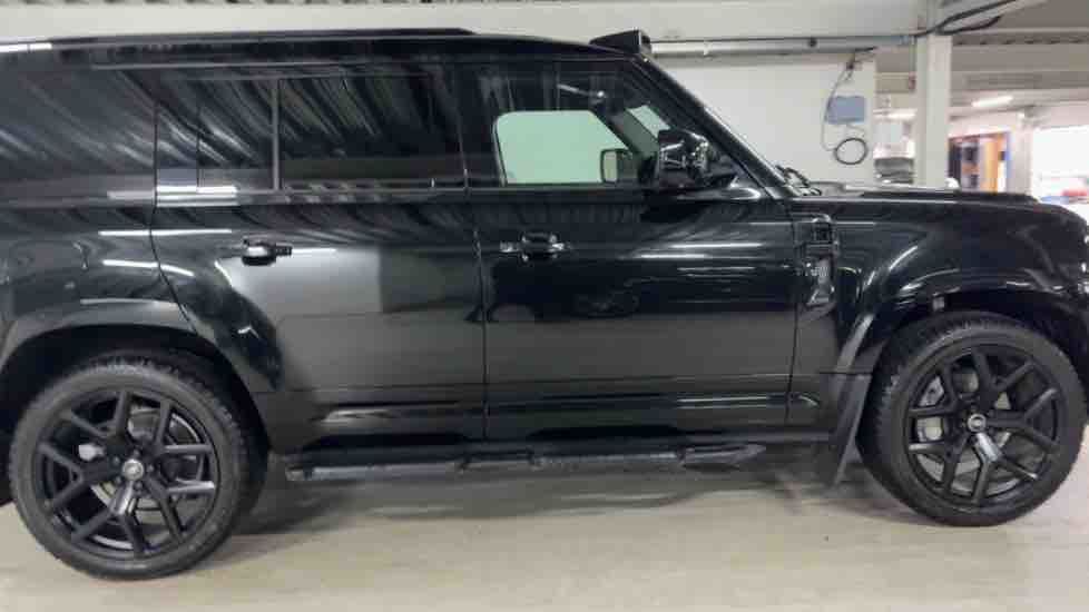More views of Land Rover Defender 110