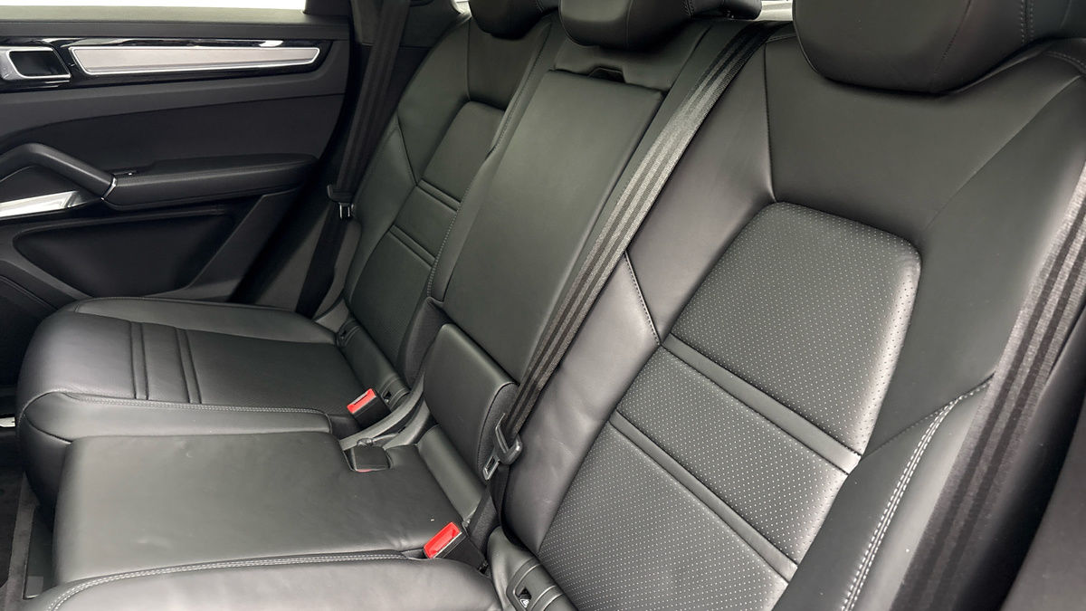 Porsche Cayenne Image 8