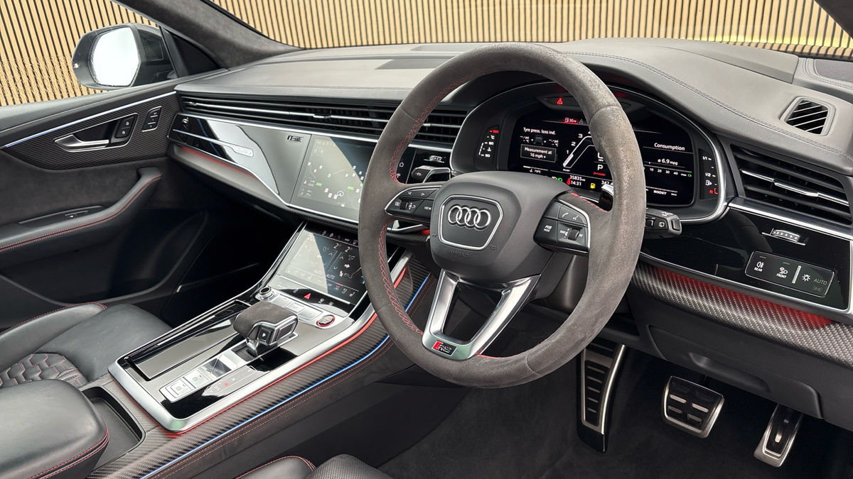 Audi RSQ8 Image 15