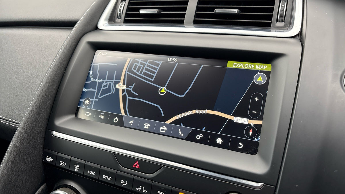 Jaguar E-PACE Image 17