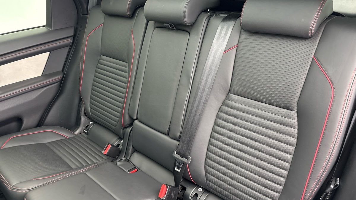 Land Rover Discovery Sport Image 8