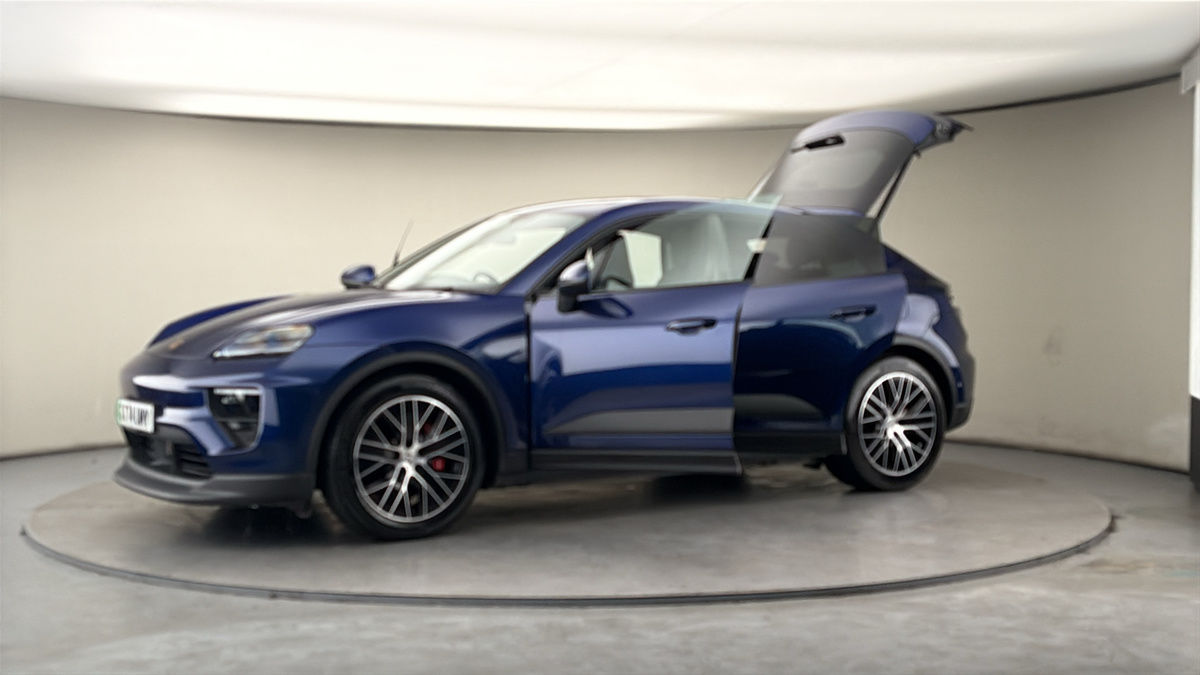 More views of Porsche Macan