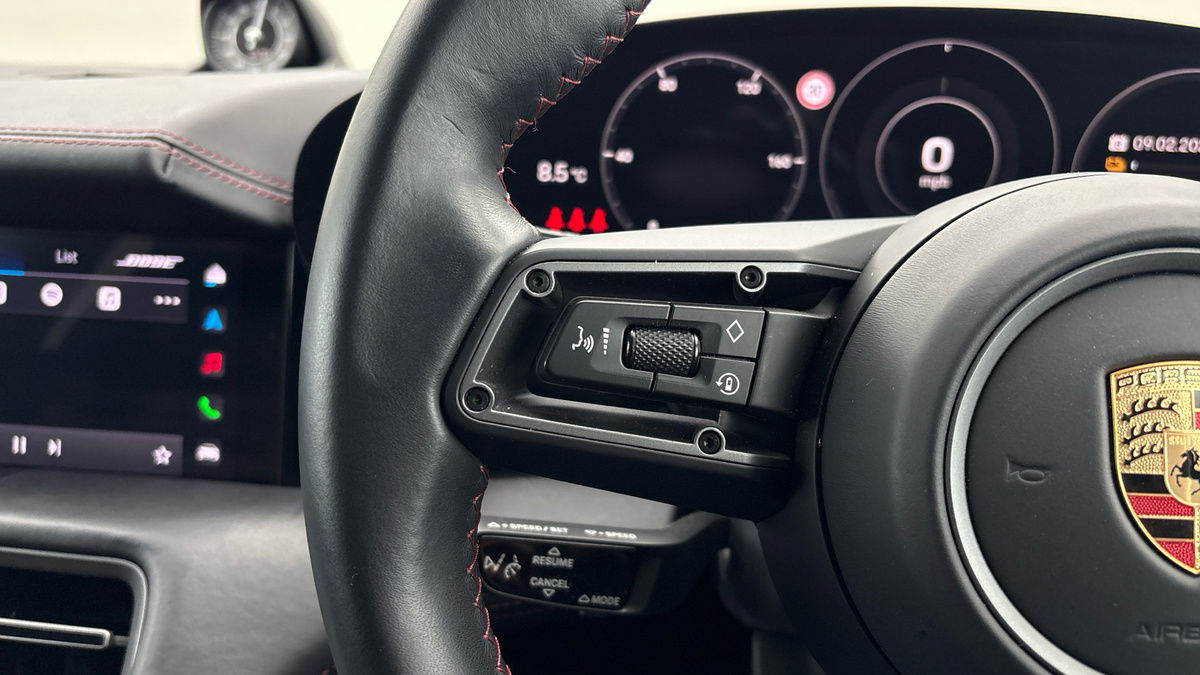 Porsche Taycan Image 14