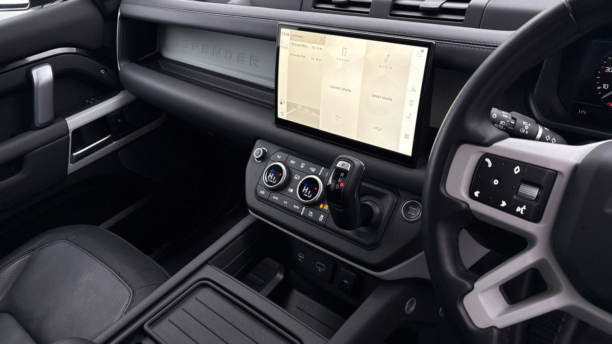 Land Rover Defender 110 Image 18