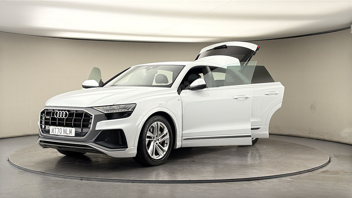 More views of Audi Q8