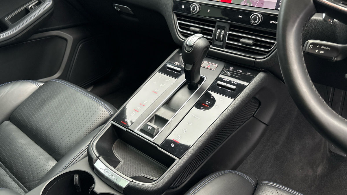 Porsche Macan Image 18