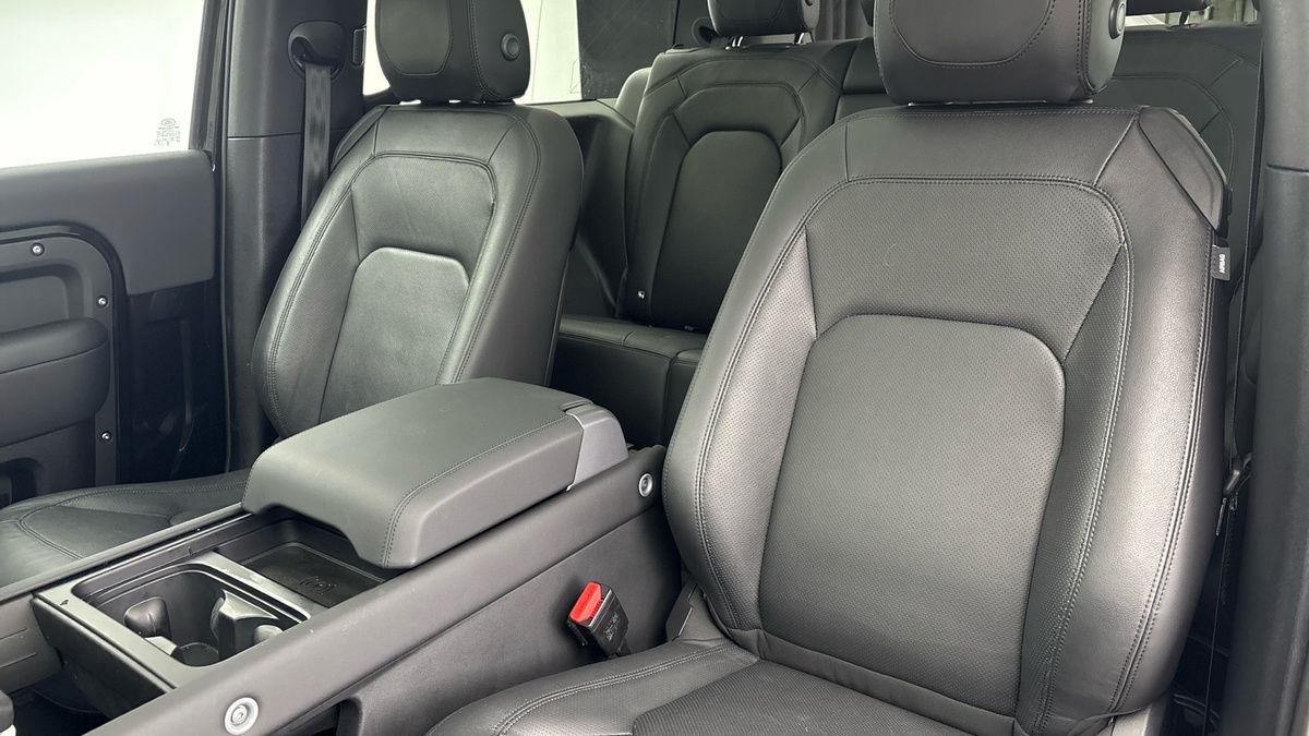 Land Rover Defender 90 Urban Image 13