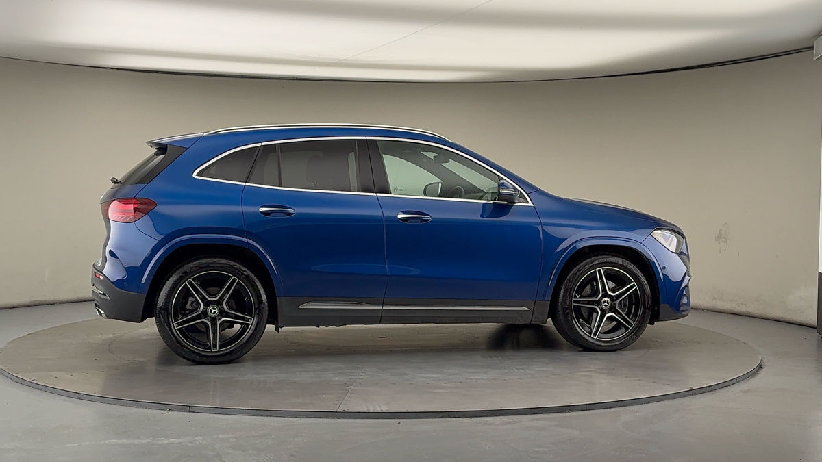 More views of Mercedes-Benz GLA