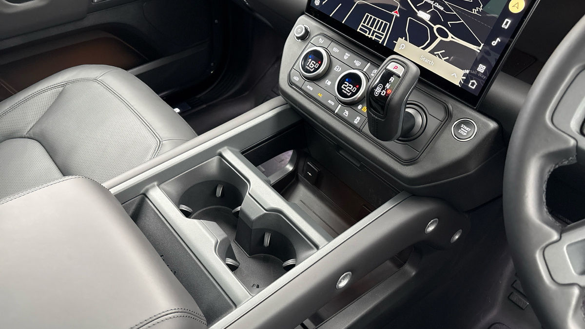Land Rover Defender 110 Image 18