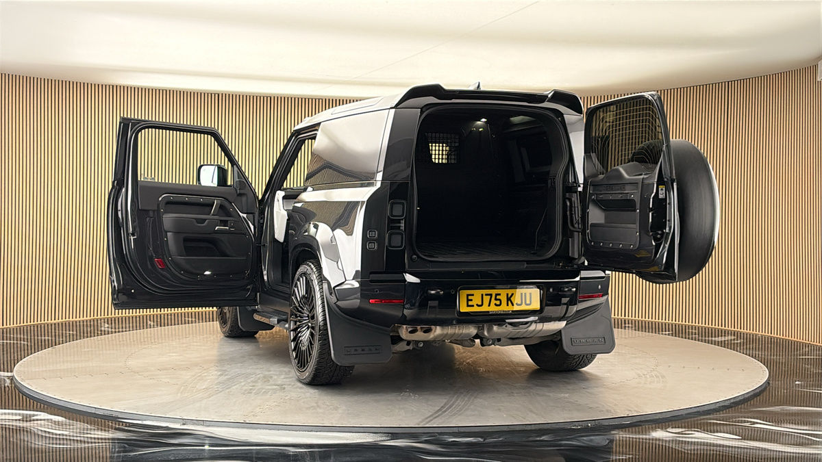 More views of Land Rover Defender 90