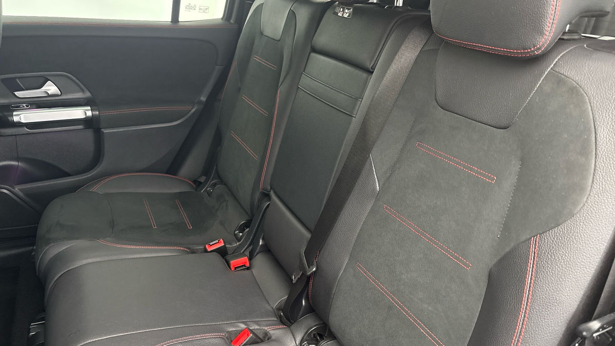 Mercedes-Benz GLB Image 8