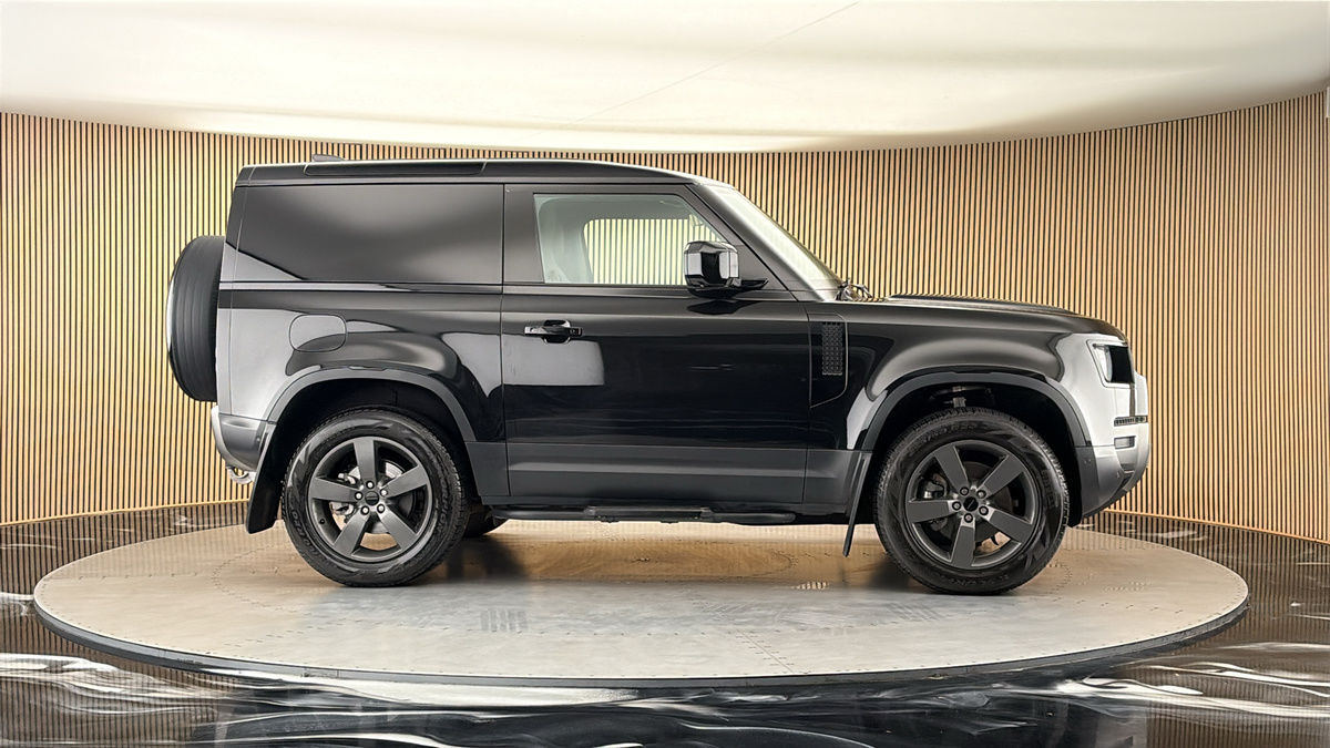 More views of Land Rover Defender 90