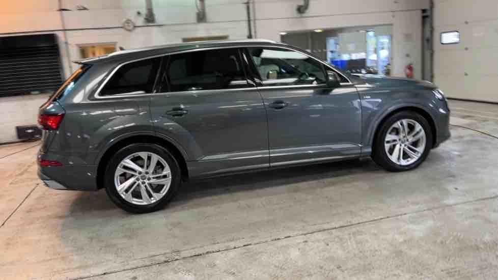 More views of Audi Q7